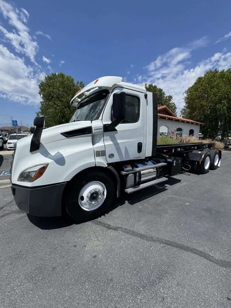 Used 2019 FREIGHTLINER CASCADIA 112 Hooklifts & Roll-Offs California US | Commerce Truck Equipment Sales #1548708