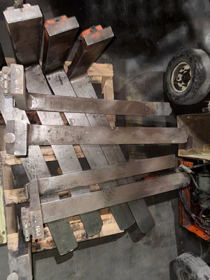 Used _UNKNOWN_ _UNKNOWN_ Pallet Forks Illinois US | Aucto #1437222