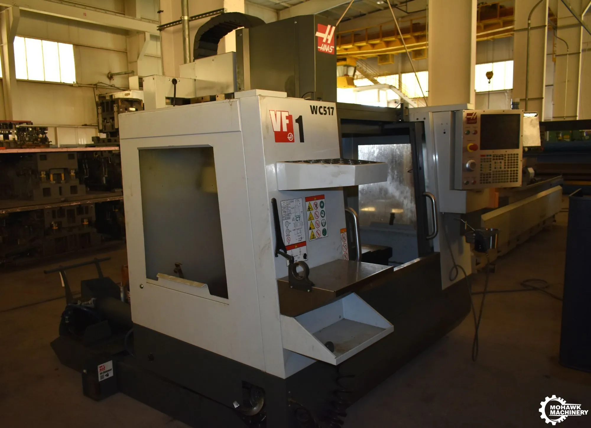 VF-1 HAAS CNC VERTICAL MACHINING CENTER - 2020 - 20-position automatic tool changer - #40 taper