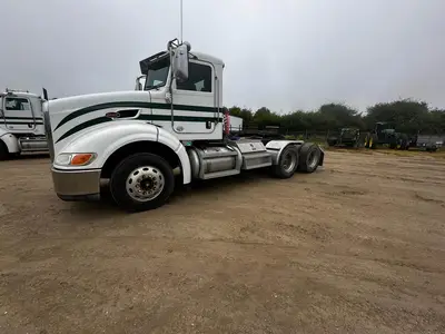 USED 2011 PETERBILT 384