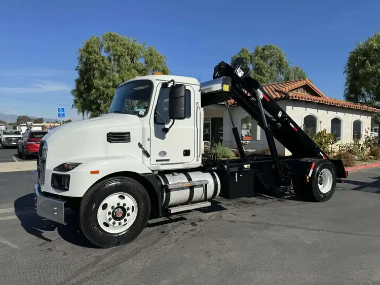 New | in-Stock 2024 MACK MD642R Hooklifts & Roll-Offs California US | Commerce Truck Equipment Sales #1548694