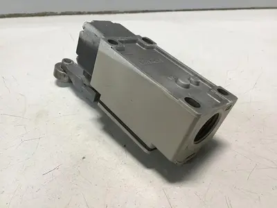 USED OMRON D4B-2115N-R