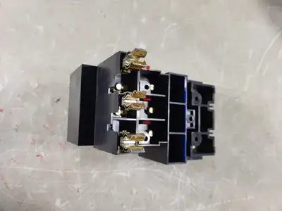 Disconnect Switch w/ 3 Times 25 Amp Fuse LPJ-25SP