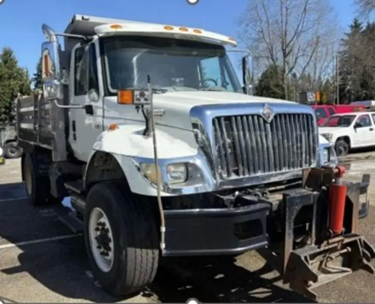 Used 2006 INTERNATIONAL 7400 Bucket (boom) trucks Washington US | Puget Sound Truck Sales #1541015