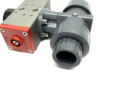 USED PNUTEC PNEUMATIC ACTUATOR W/ 2-WAY TRUE UNION PVC BALL VALVE