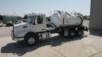 Used 2019 VOLVO VHD64B200 Vacuum Truck Texas US | Roll Off Truck World #1492006