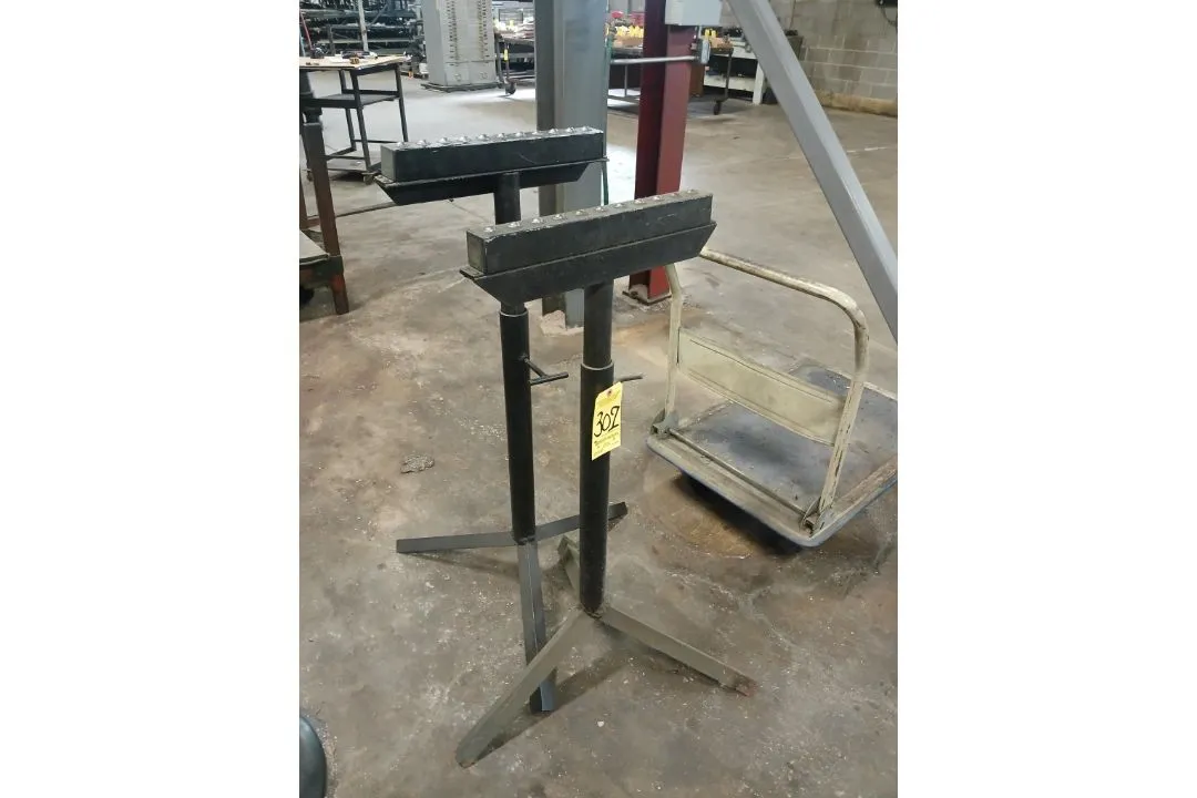 Used _UNKNOWN_ _UNKNOWN_ Stands Ohio US | Thompson Auctioneers #1554046