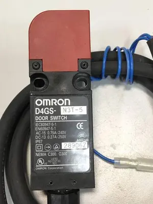 USED OMRON D4GS-N3T-5