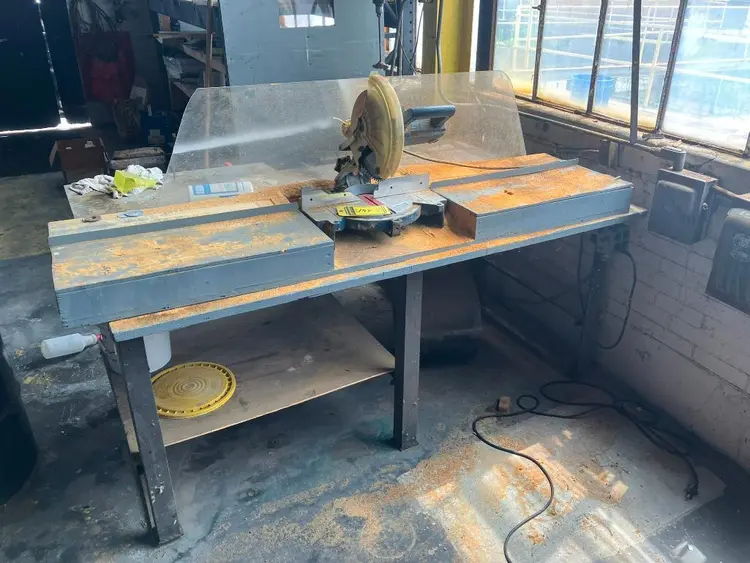 Used _UNKNOWN_ _UNKNOWN_ Double Miter Saws Ohio US | Myron Bowling Auctioneers Inc #1504441