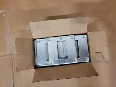NEW HUBBELL 8372