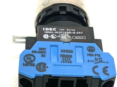 USED IDEC MOMENTARY GREEN FLUSH PUSHBUTTON SWITCH