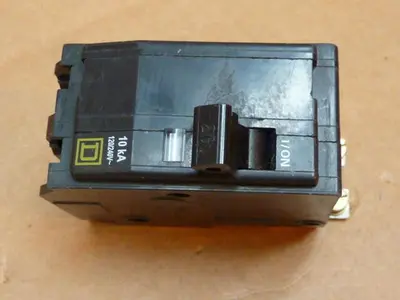 USED SQUARE D QOB220