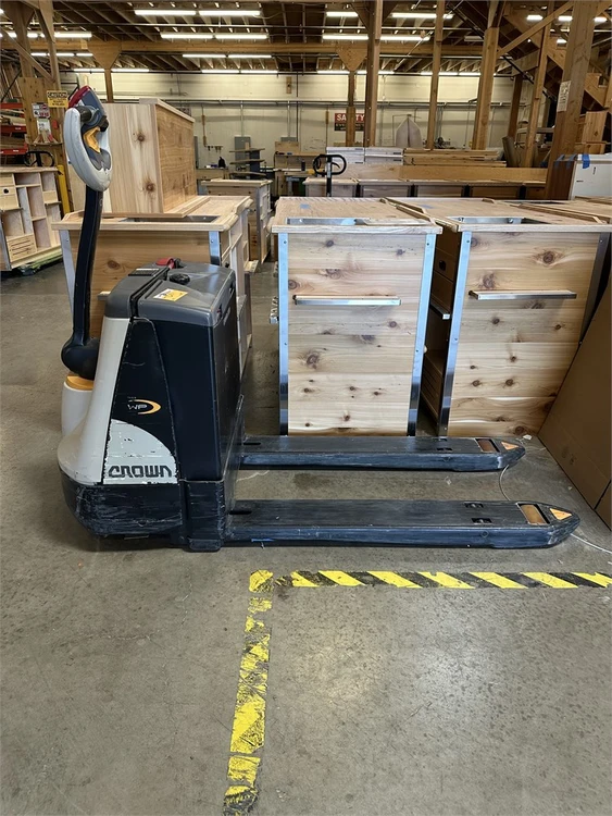 Used CROWN WP3035-45 Pallet Jacks California US | MachineryMax #1318355