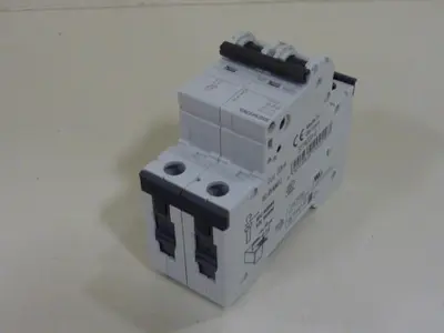 USED SIEMENS 5SY4220-8