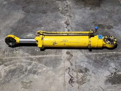 USED KOMATSU EH5933