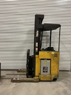 YALE NDR030ACNL36TE110 Electric Narrow-Aisle Reach Forklift w/ Charger 2000 Hr.