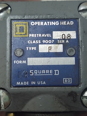 🔥NICE SQUARE D C054F Industrial Limit Switch, Roller Plunger View Pictures