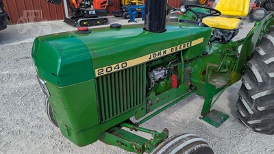 USED 1976 JOHN DEERE 2040