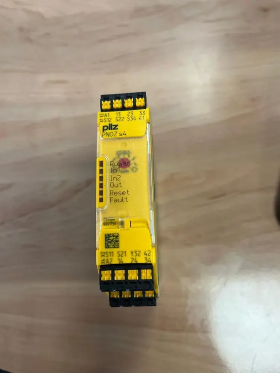 Used PILZ PNOZ S4 C 751104 Misc Electrical & Power Parts BE | Apt International N.V #363857