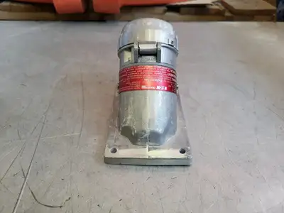 NEW CROUSE-HINDS ENR5201 M4