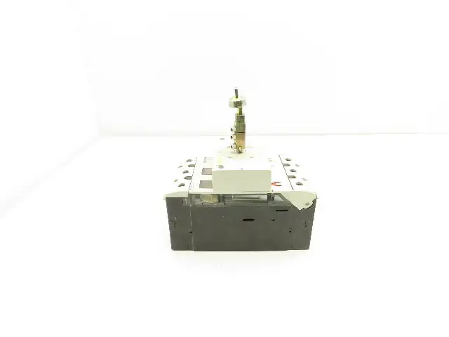 Moeller NZM7-160N Circuit Breaker With Rotary Drive Adaptor 160A 690VAC 3 Pole