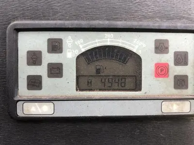 USED 2005 HOIST F400