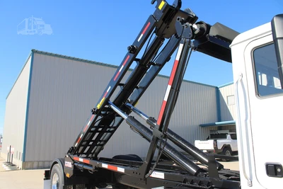 New | in-Stock 2027 MACK MD7 Rolloff Trucks Texas US | Roll Off Truck World #1491884