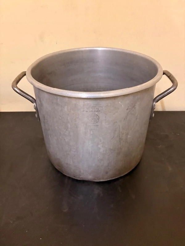cooking pot