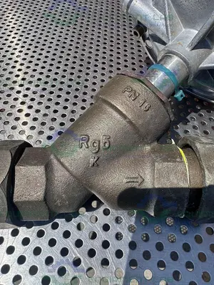USED GEMU 514/40/D195 PNEUMATIC ANGLE SEAT VALVE, PST 4-10 180°C W/ 1 1/2" FITTING