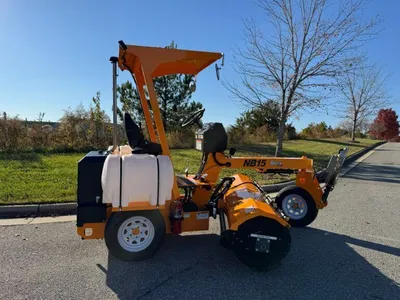 LEEBOY NB15 Broom - Self Propelled | Mid South Machinery (2)