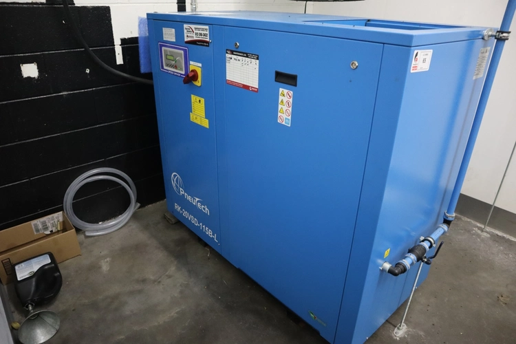Used PNEUTECH USA RK-20VSD-115B-L Rotary Screw & Sliding Vane Air Compressors Minnesota US | Machinesused.com #1369707