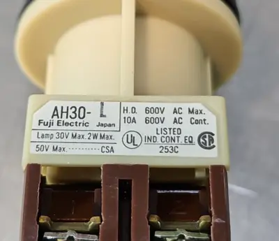 FUJI Electric AH30-L-R11L3 Command Switch. Loc4B-26