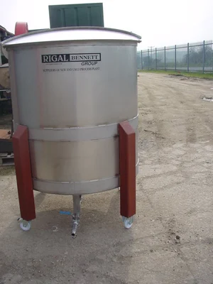 500L Stainless Steel Enclosed Tank