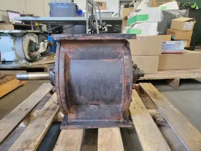 Rotary Airlock Valve Feeder, Cast Iron, Square Inlet, Chain Drive - Serial 11852
