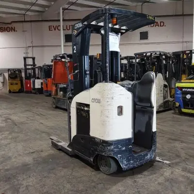 USED 2018 CROWN RR5725-45