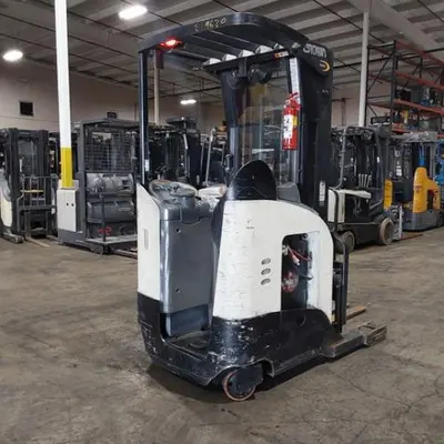 USED 2016 CROWN RR5725-45