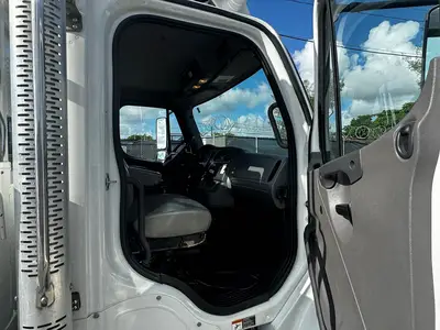 Used 2017 FREIGHTLINER M2 106 Tractors & Trailers Florida US | Truck and Van Outlet #1506267