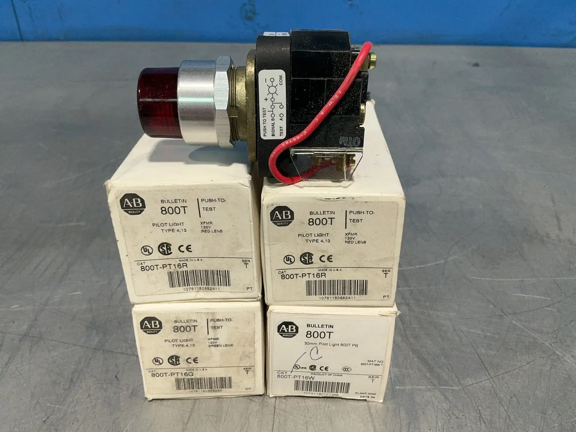 Used ALLENBRADLEY 800TPT16R Light Source Equipment Ohio US | HGR 24 #1478344