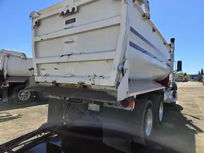 USED 2015 PETERBILT 579