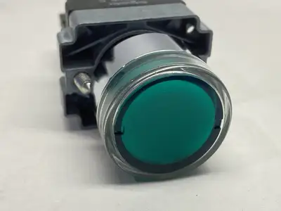 USED SCHNEIDER ELECTRIC METAL SERIES ILLUMINATED PUSHBUTTON GREEN 24V