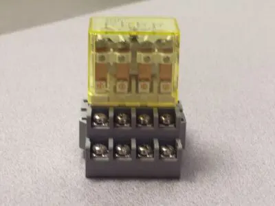 USED Idec Relay RH4B-U (SH4B-05)
