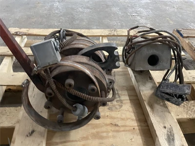 Used 6" Strand Die With 2.5" Beringer Manual Screen Changer 8 Hole With Replaceable Face