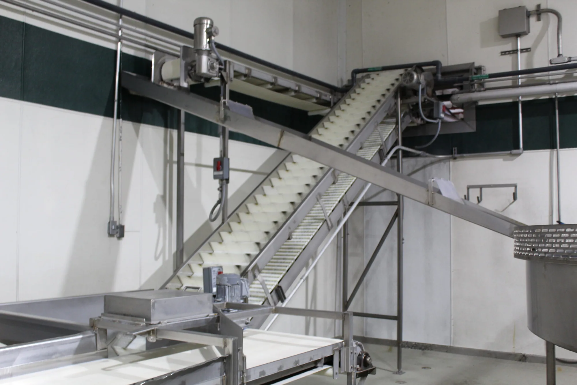 Incline Flighted Conveyor
