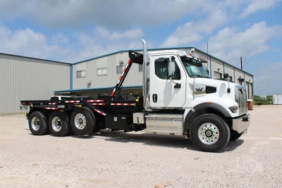 New | in-Stock 2027 WESTERN STAR 47X Hooklifts & Roll-Offs Texas US | Roll Off Truck World #1492010