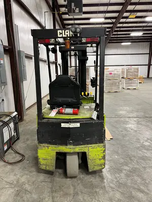 USED 2000 CLARK TM17 TYPE E
