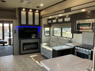 Used 2018 MOMENTUM 395M Campers, Caravans, Motorhomes Michigan US | Miedema Asset Management Group #1334425
