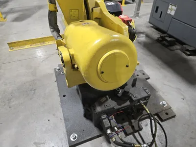 2012 Fanuc Robot R-2000i6 210FS Robotic Arm System w/ Camera System, Pallet Supports, Controllers,