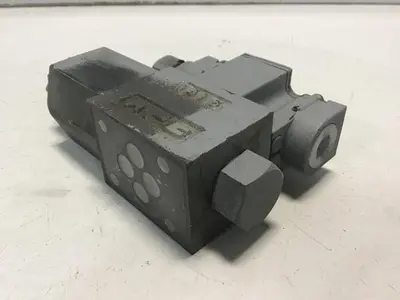 USED YUKEN DSG-01-2B2-D24-50251