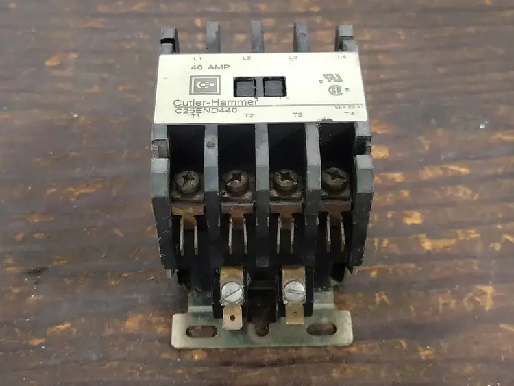 Used CUTLER-HAMMER C25END440 Switchgears British Columbia CA | Lenmark #242485