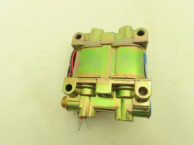 Honeywell Skinner V955LX17 Solenoid Valve 4-Way NC 24VAC 60 Hz 225 PSI 1/4" NPT